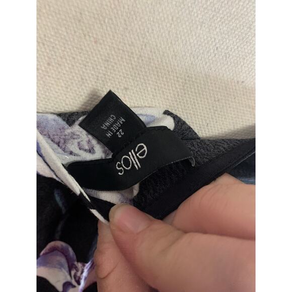 Black Floral blouse - Picture 3 of 3